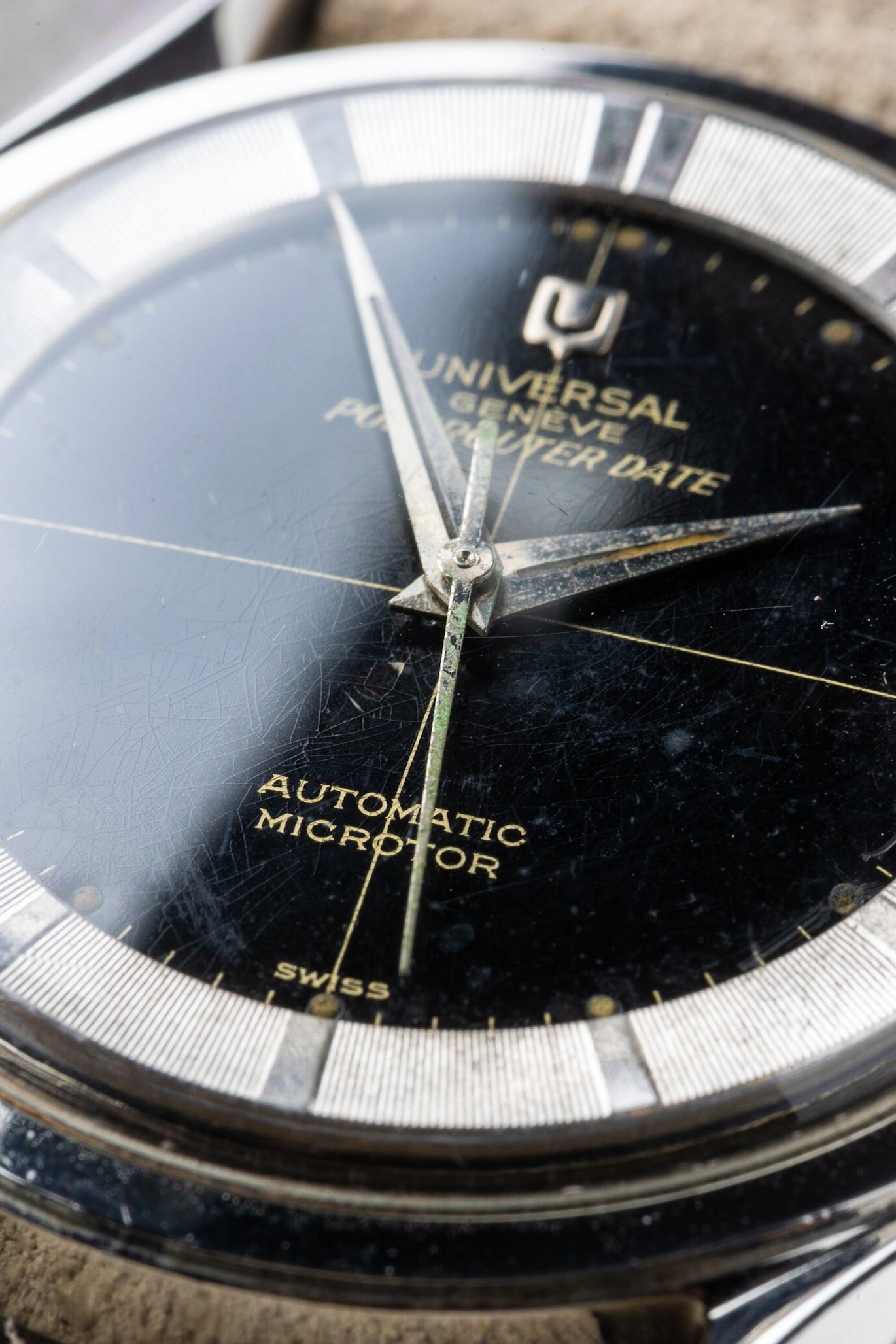 1960 "Black Gilt Spider" Universal Genève Polerouter Date Automatic Microtor Ref. 204503-2