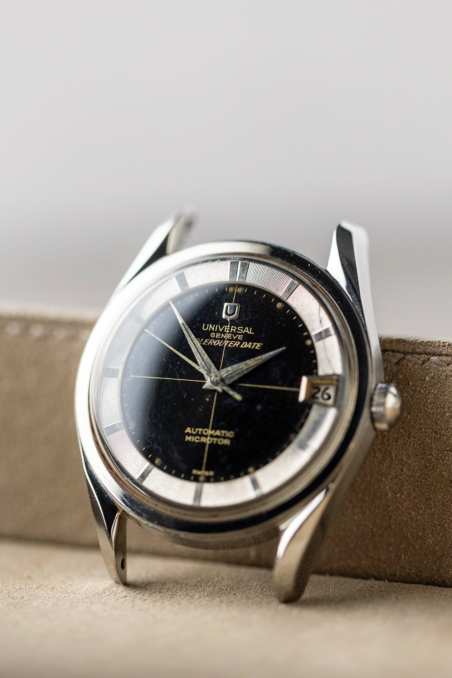 1960 "Black Gilt Spider" Universal Genève Polerouter Date Automatic Microtor Ref. 204503-2